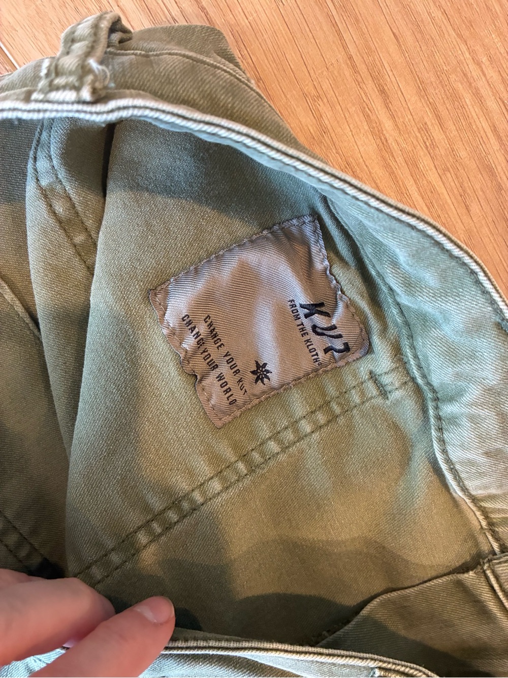 Kut from the Kloth Elizabeth straight leg crop Cargo Pants in Olive 14 autumn - Picture 4 of 8